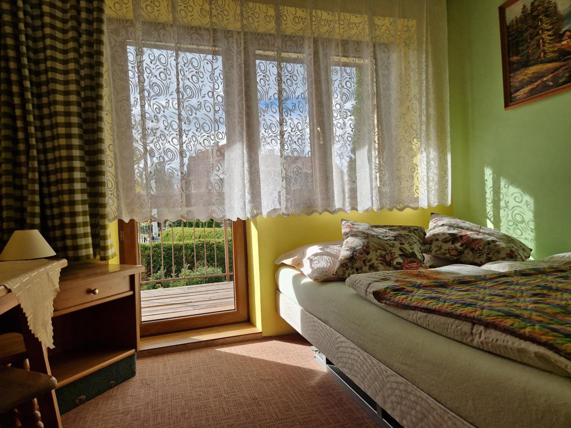 Pokoje Goscinne U Landy Poronin Bagian luar foto